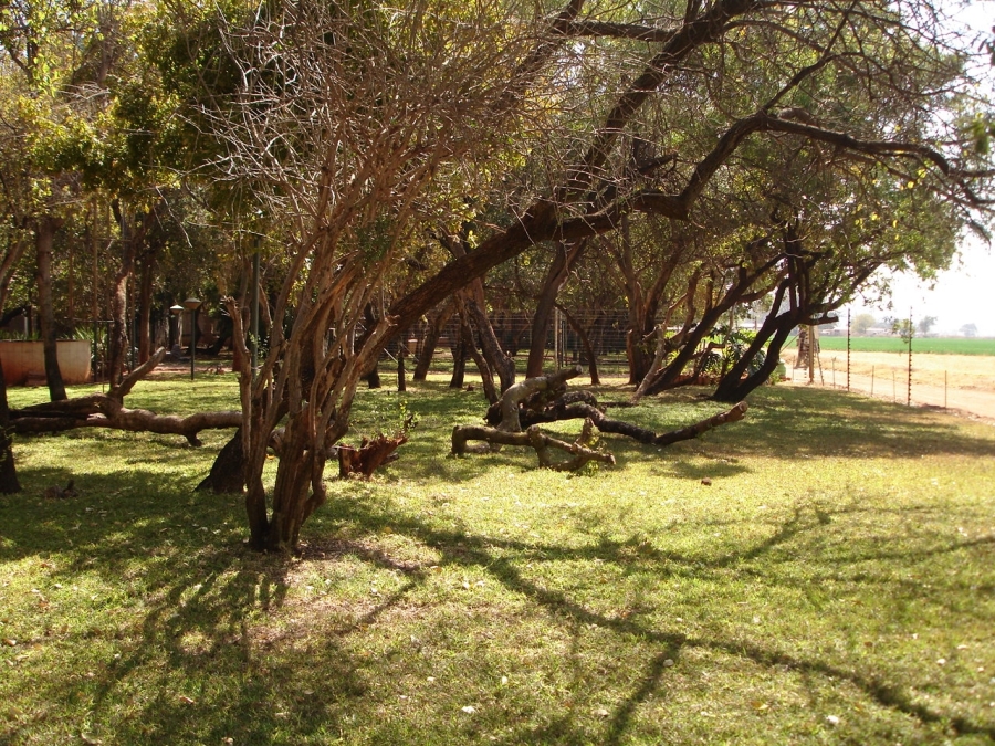 Commercial Property for Sale in Kroondal North West